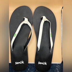 Sanuk Black flip flops with with details